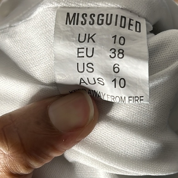 MISGUIDED Women’s Plunge Floral Vneckline Jumpsuit Size 10.  ((B5)) - Picture 10 of 12